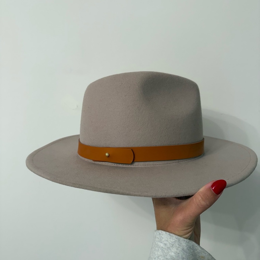 GIGI PIP Beige Hat with Black Interior